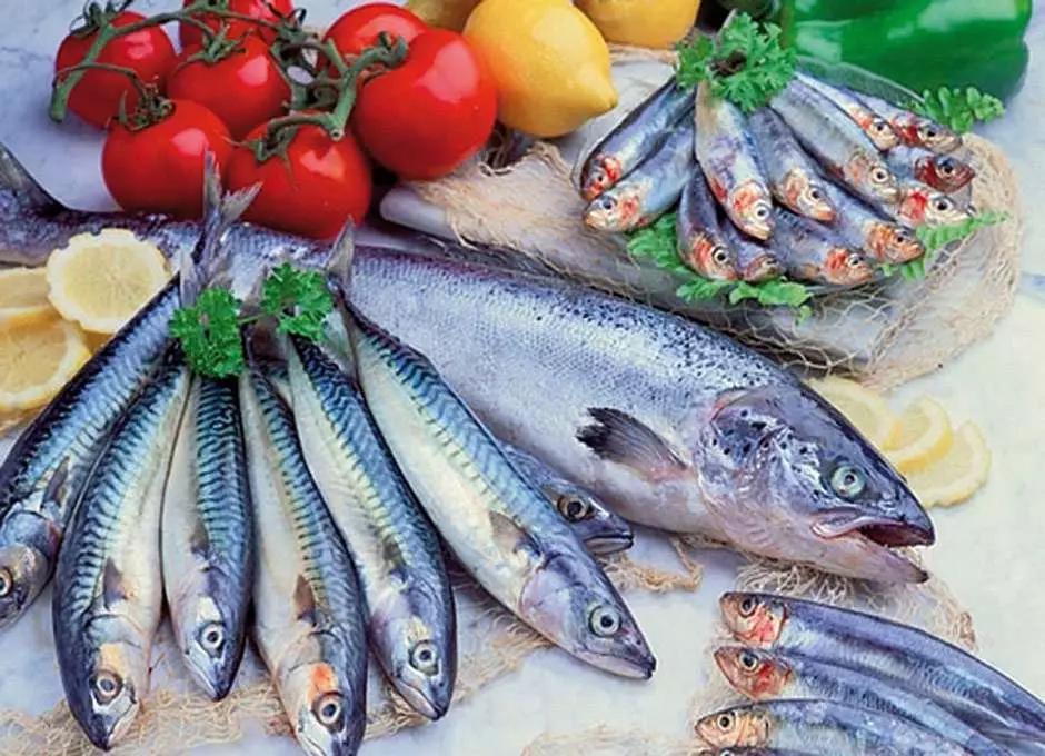 la hueva de pescado tiene colesterol - Qué tipo de pescado baja el colesterol