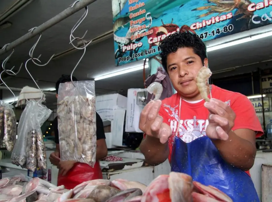vendedores de pescados y mariscos - Quién trabaja en una pescaderia